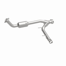 Load image into Gallery viewer, MagnaFlow Direct Fit Catalytic Converter 05-06 Lincoln Navigator 5.4L w/ 3in Main Piping