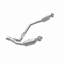 Load image into Gallery viewer, MagnaFlow Direct Fit Catalytic Converter 06-07 Ram 1500 4.7L Underbody