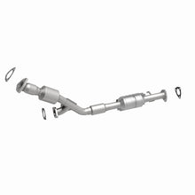 Load image into Gallery viewer, MagnaFlow Direct Fit Catalytic Converter 02-03 Saturn Vue 3.0L Rear