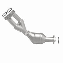 Load image into Gallery viewer, MagnaFlow Direct Fit Catalytic Converter 01-04 Tacoma 2.7L front 49S