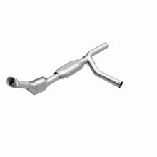Load image into Gallery viewer, MagnaFlow Direct Fit Catalytic Converter 97-99 E-150/250 4.6L P/S