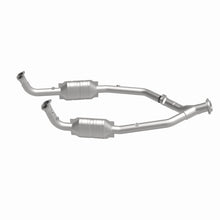 Load image into Gallery viewer, MagnaFlow Direct Fit Catalytic Converter OEM 2003 Land Rover Discovery Underbody