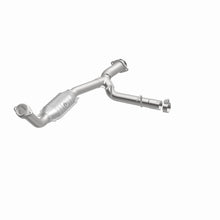Load image into Gallery viewer, MagnaFlow Direct Fit Catalytic Converter 05 Expedition P/S 5.4L OEM
