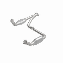 Load image into Gallery viewer, MagnaFlow Direct Fit Catalytic Converter 00-01Tahoe/Yukon V8 5.7L