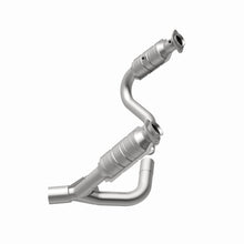 Load image into Gallery viewer, MagnaFlow Direct Fit Catalytic Converter 2008 Chrysler Aspen 4.7L/Dodge Durango 4.7L 2WD