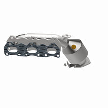 Load image into Gallery viewer, MagnaFlow Direct Fit Catalytic Converter 00 Suzuki Grand Vitara 2.5L
