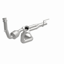Load image into Gallery viewer, MagnaFlow Direct Fit Catalytic Converter 04 Jeep Grand Cherokee 4.7L