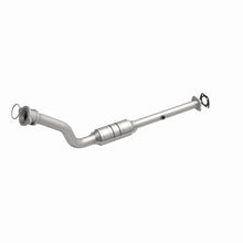 Load image into Gallery viewer, MagnaFlow Direct Fit Catalytic Converter 98-01 GM MidSize 3.1L