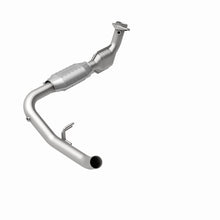 Load image into Gallery viewer, MagnaFlow Direct Fit Catalytic Converter 99-02 Expedition 5.4L 4wd