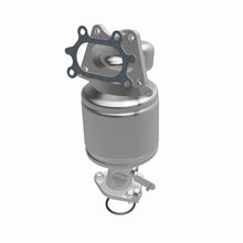 Load image into Gallery viewer, MagnaFlow Direct Fit Catalytic Converter 04-07 Saturn VUE 3.5L Rear