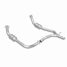 Load image into Gallery viewer, MagnaFlow Direct Fit Catalytic Converter 2009-2014 E-150 4.6 L Underbody