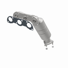 Load image into Gallery viewer, MagnaFlow Direct Fit Catalytic Converter 04-05 Suz Verona2.5 Manifold Rear