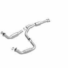 Load image into Gallery viewer, MagnaFlow Direct Fit Catalytic Converter 2011-2012 EXPRESS 2500 6.0L 6.0L Underbody