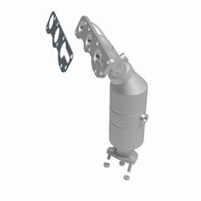 Load image into Gallery viewer, MagnaFlow Direct Fit Catalytic Converter 04-05 Suz Verona2.5 Manifold Front