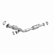 Load image into Gallery viewer, MagnaFlow Direct Fit Catalytic Converter 02-03 Saturn Vue 3.0L Rear