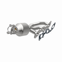 Load image into Gallery viewer, MagnaFlow Direct Fit Catalytic Converter 01-04 Nissan Frontier Passenger Side Manifold