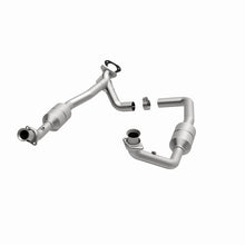 Load image into Gallery viewer, MagnaFlow Direct Fit Catalytic Converter 00-03 Ford E150 5.4L