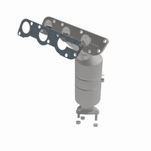Load image into Gallery viewer, MagnaFlow Direct Fit Catalytic Converter 04-05 Suz Verona2.5 Manifold Front