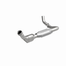 Load image into Gallery viewer, MagnaFlow Direct Fit Catalytic Converter 99-02 Expedition 5.4L 4wd