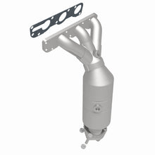 Load image into Gallery viewer, MagnaFlow Direct Fit Catalytic Converter 04-05 Suz Verona2.5 Manifold Front