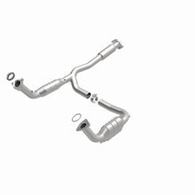 Load image into Gallery viewer, MagnaFlow Direct Fit Catalytic Converter 05-06 GMC Envoy XL Denali