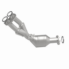 Load image into Gallery viewer, MagnaFlow Direct Fit Catalytic Converter 01-04 Tacoma 2.7L front 49S