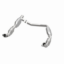 Load image into Gallery viewer, MagnaFlow Direct Fit Catalytic Converter 05-07 Ford E-250/E-350 Econoline V8 5.4L