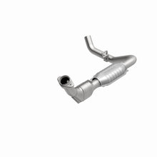 Load image into Gallery viewer, MagnaFlow Direct Fit Catalytic Converter 99-02 Expedition 5.4L 4wd
