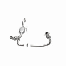 Load image into Gallery viewer, MagnaFlow Direct Fit Catalytic Converter 01 Dodge Dakota 3.9L 4WD
