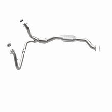 Load image into Gallery viewer, MagnaFlow Direct Fit Catalytic Converter 01-05 Chevy Blazer 4.3L 4WD
