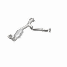 Load image into Gallery viewer, MagnaFlow Direct Fit Catalytic Converter 05 Expedition P/S 5.4L OEM
