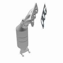 Load image into Gallery viewer, MagnaFlow Direct Fit Catalytic Converter 04-05 Suz Verona2.5 Manifold Front