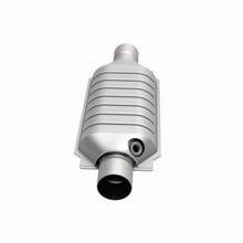 Load image into Gallery viewer, MagnaFlow Universal Catalytic Converter 2.5 Single O2 Boss