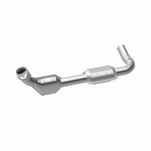 Load image into Gallery viewer, MagnaFlow Direct Fit Catalytic Converter 00-04 Ford E150 4.6L D/S