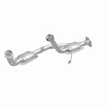 Load image into Gallery viewer, MagnaFlow Direct Fit Catalytic Converter 96-99 Ford Taurus3.0L 50S