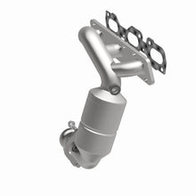 Load image into Gallery viewer, MagnaFlow Direct Fit Catalytic Converter 01-05 Ford Escape / Mazda Tribute 2.0L (CA Emissions)