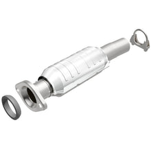 Load image into Gallery viewer, MagnaFlow Direct Fit Catalytic Converter 04-06 Toyota Sienna 3.3L AWD Rear