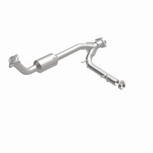 Load image into Gallery viewer, MagnaFlow Direct Fit Catalytic Converter 05-06 Lincoln Navigator 5.4L w/ 3in Main Piping