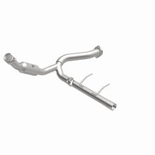 Load image into Gallery viewer, MagnaFlow Direct Fit Catalytic Converter 2007-2008 Ford Expedition/Navigator V8-5.4L