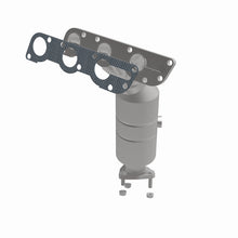 Load image into Gallery viewer, MagnaFlow Direct Fit Catalytic Converter 04-05 Suz Verona2.5 Manifold Front