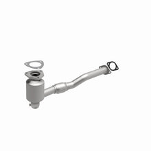 Load image into Gallery viewer, MagnaFlow Direct Fit Catalytic Converter 02-03 Saturn Vue 3.0L Front