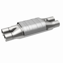 Load image into Gallery viewer, MagnaFlow Universal Catalytic Converter 2 D/D W/O2 Boss