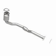 Load image into Gallery viewer, MagnaFlow Direct Fit Catalytic Converter 02-03 Saturn Vue 3.0L Front