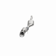 Load image into Gallery viewer, MagnaFlow Direct Fit Catalytic Converter 03 Volkswagen Passat 2.8L