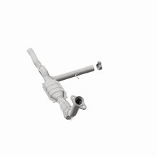 Load image into Gallery viewer, MagnaFlow Direct Fit Catalytic Converter 2005 Ford F150 V8