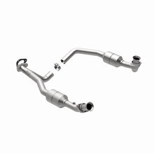 Load image into Gallery viewer, MagnaFlow Direct Fit Catalytic Converter 2002 Ford E-Series Vans 5.4L